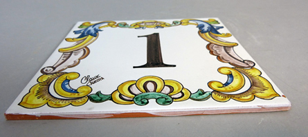 Azulejo Cerámico con Número y Cenefa Barroca