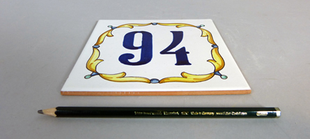 Azulejo Cerámico con Número y Cenefa Sencilla