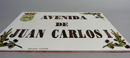 Placa de Calle de Cerámica con Cantonera de Aceitunas