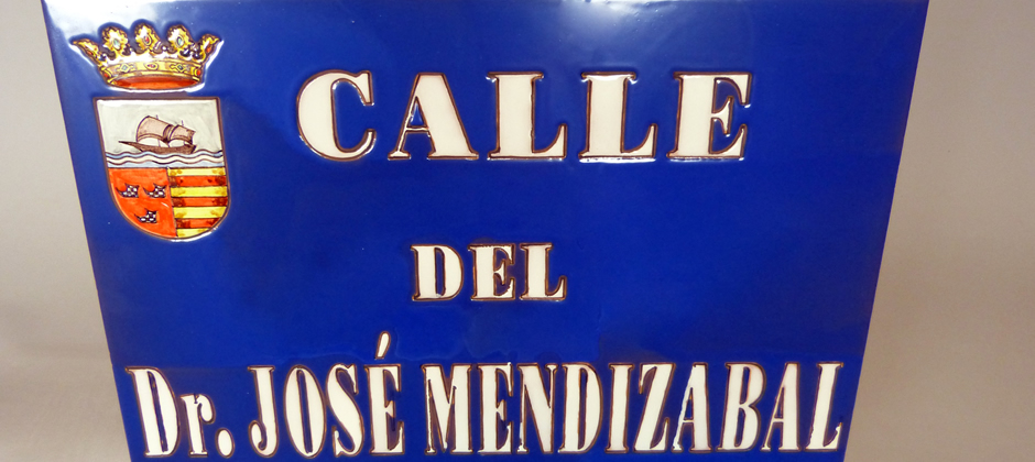 Placa de Calle de Cerámica Azul con Escudo