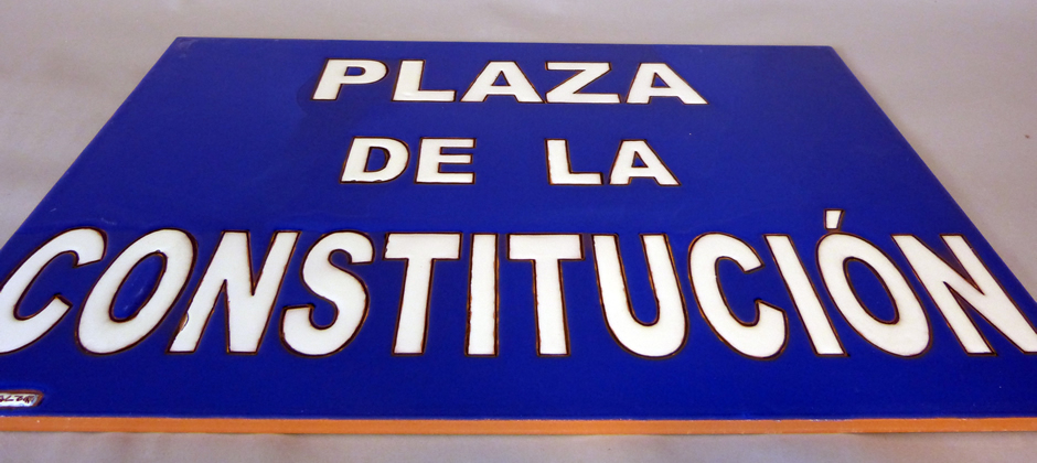 Placa de Calle de Cerámica Azul y Blanca
