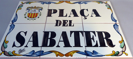 Placa de Calle de Cerámica con Cenefa Barroca