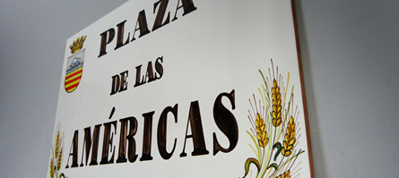 Placa de Calle de Cerámica con Cantonera de Trigo