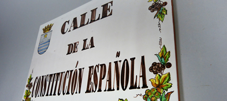 Placa de Calle de Cerámica con Cantonera de Uvas